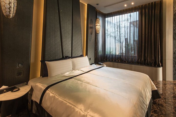 Room 2 of 36