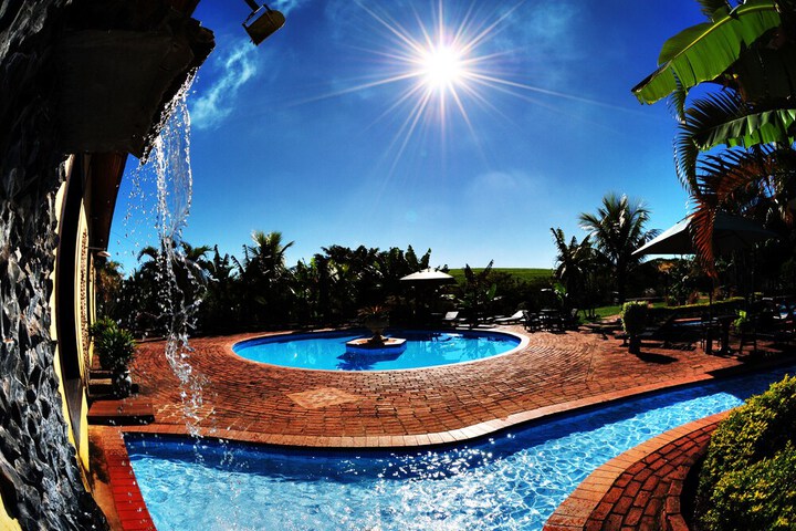 Hotel Pool