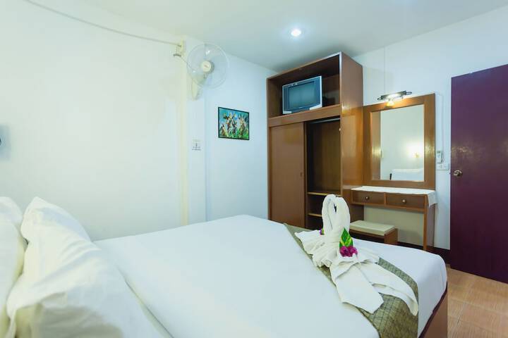Room 112 of 208