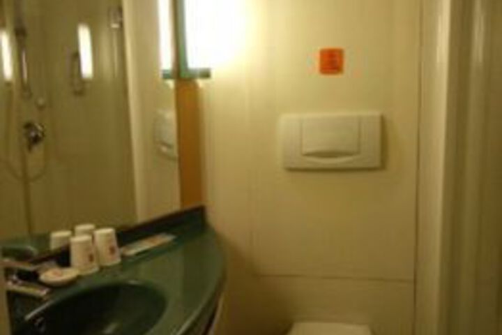 Room 2 of 29