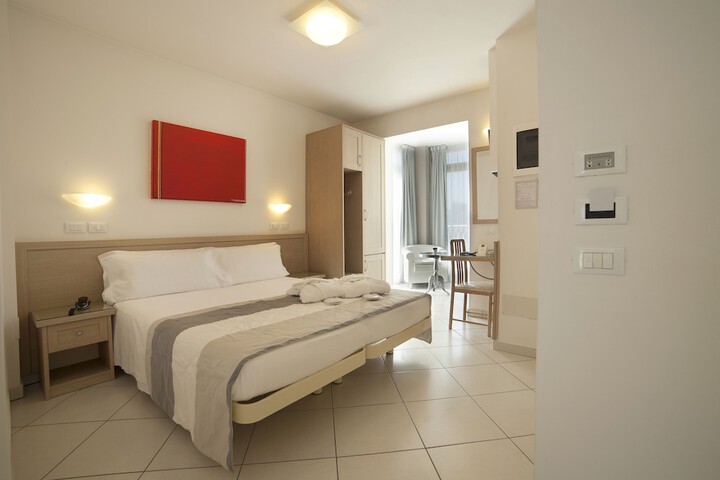 Room 5 of 70