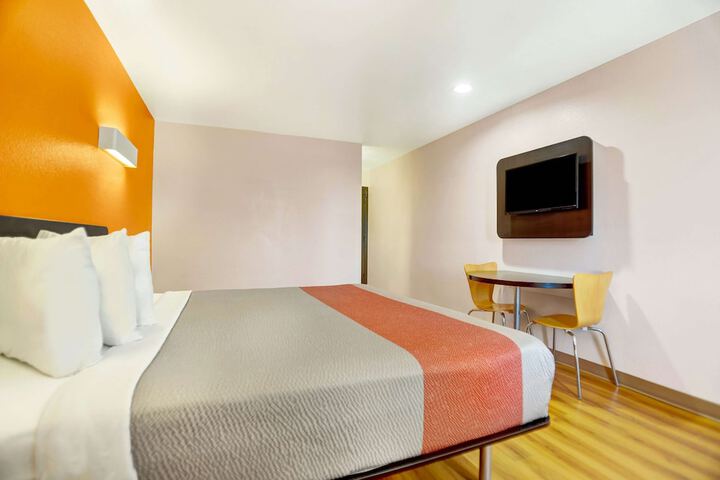 Room 11 of 24