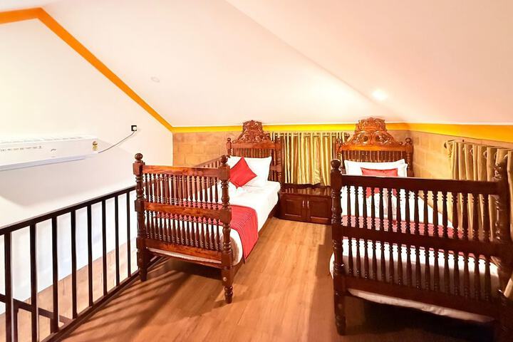 Room 8 of 33