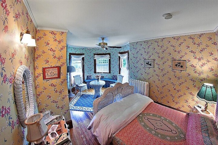 Room 8 of 25