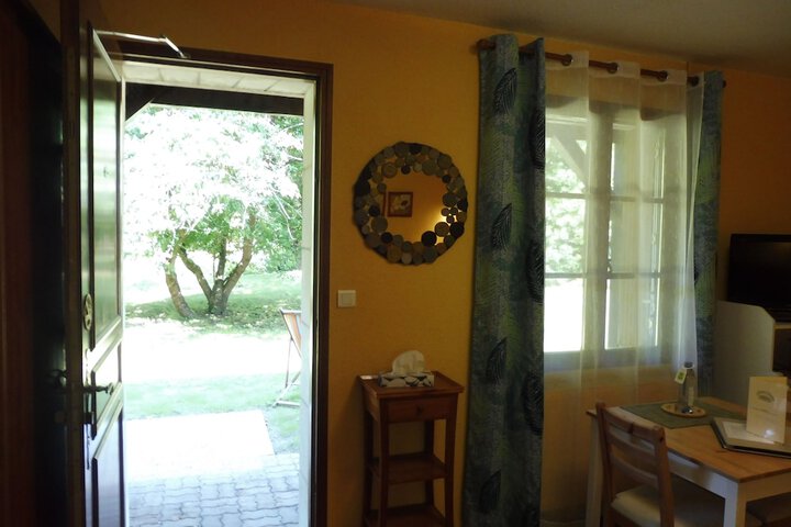 Room 12 of 118