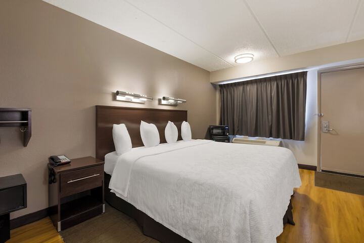 Standard King Room (13 of 25)