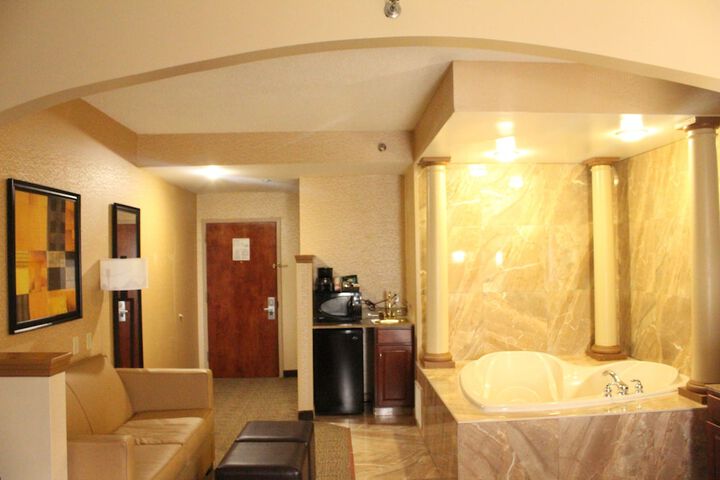 Suite 2 Queen Beds (10 of 51)