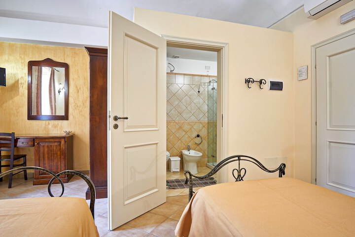 Room 14 of 91
