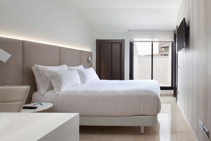 Room 7 of 27