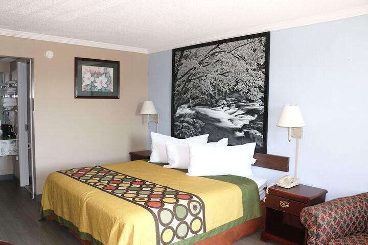1 King Bed (3 of 21)