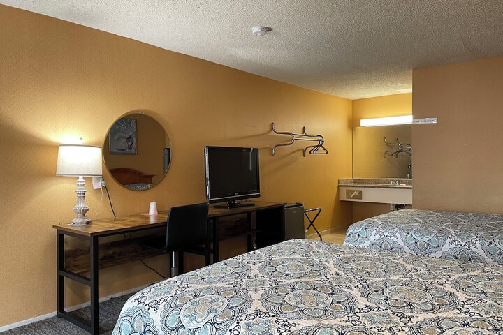 Room 5 of 16