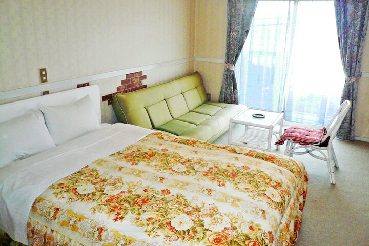 Room 10 of 33