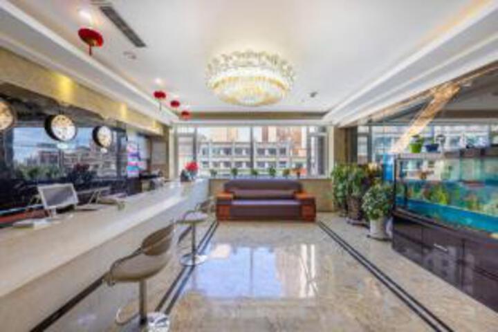 Towo Holiday Hotel (Zhangye West Railway Station Branch)