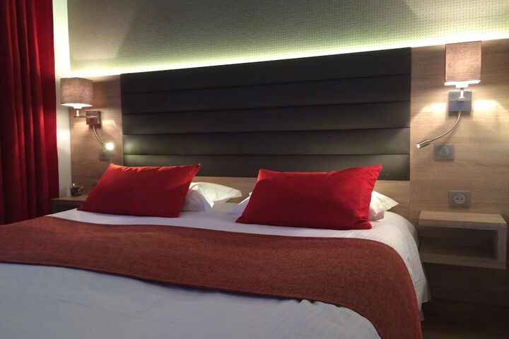 Room 8 of 50