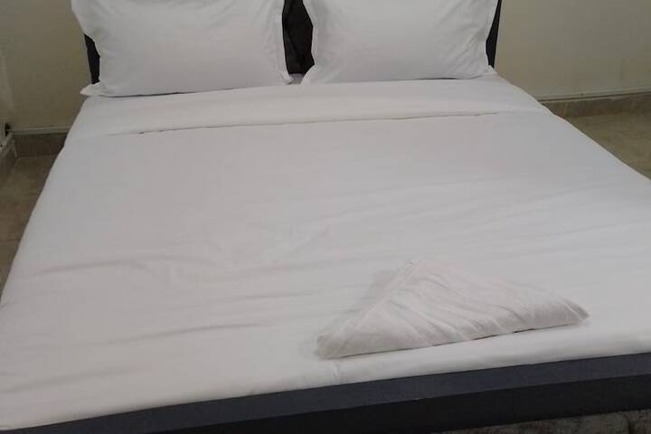 Room 5 of 6