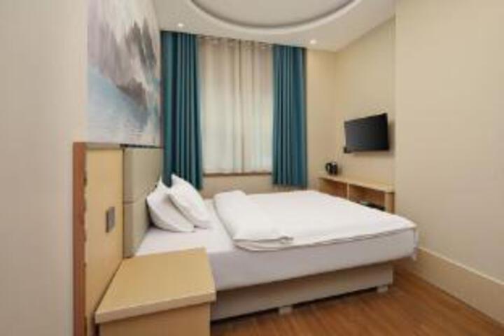 Room 6 of 7