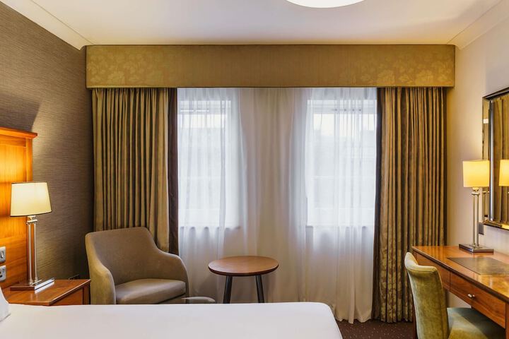 Room 32 of 126