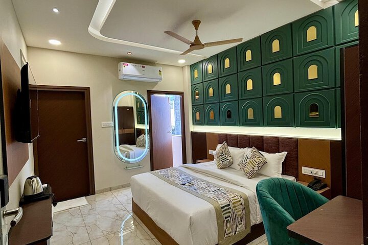 Room 2 of 19