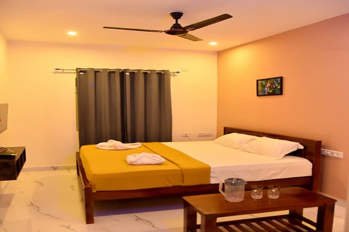 Room 2 of 10