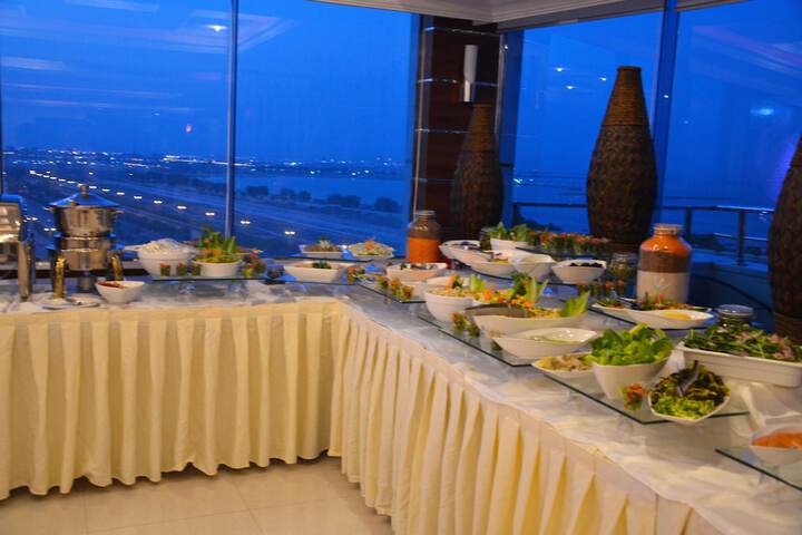 Dining 49 of 52