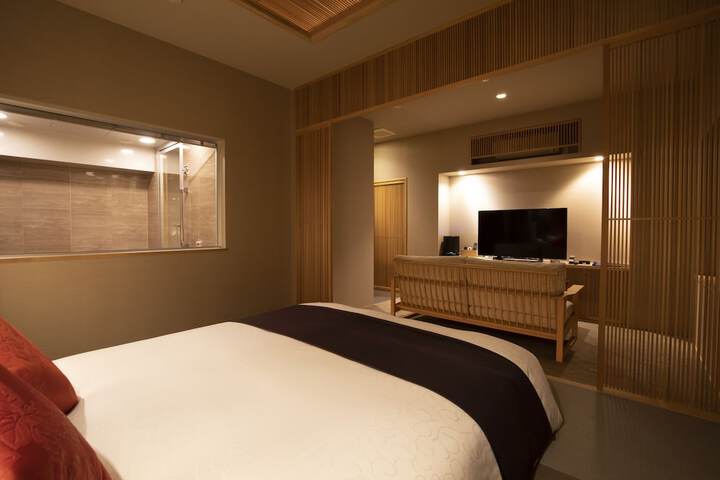 Room 6 of 93