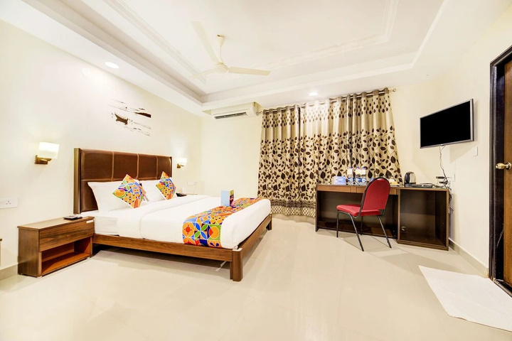 Room 4 of 17