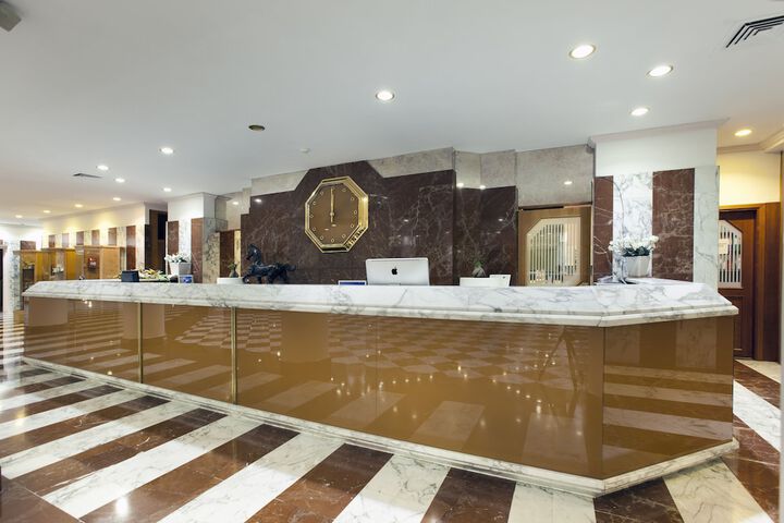 Hotel 2 of 143