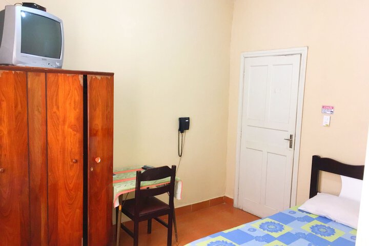 Room 10 of 38