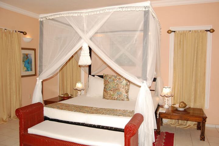 Room 6 of 33