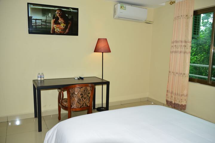Room 6 of 48