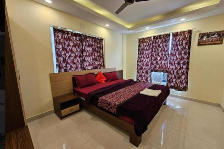 Goroomgo Red Stone Premium Puri