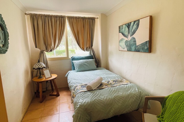 Room 28 of 214