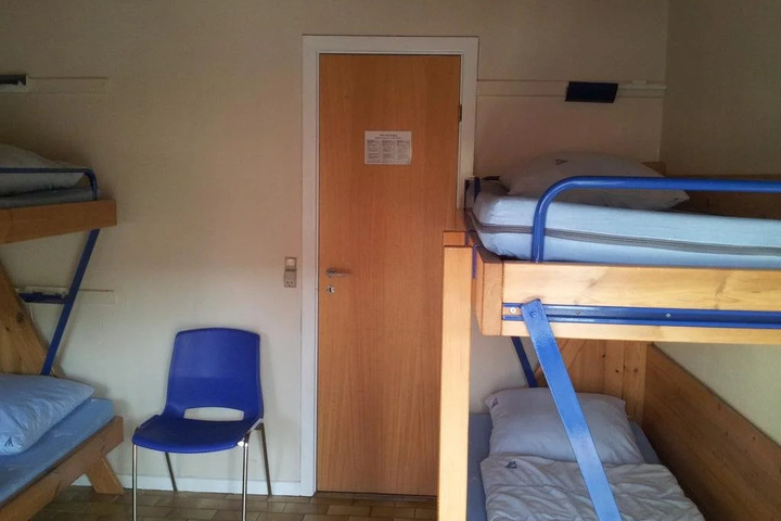 Room 4 of 12