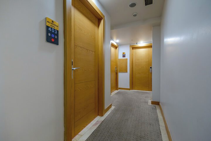 Ballroom/Hall 66 of 74