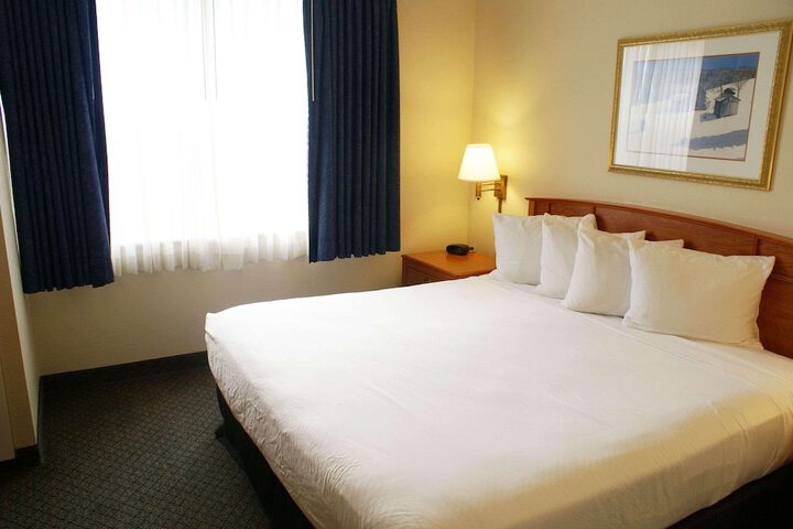 Accessible King Size Bed (5 of 10)