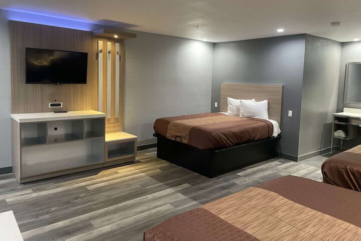 2 Queen Beds (5 of 18)