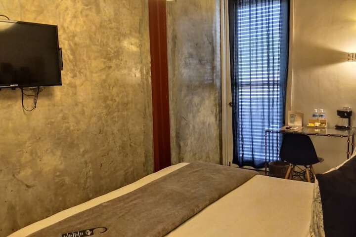 Room 28 of 114