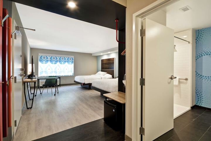 2 Queen Beds (1 of 14)