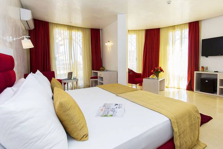 Room 14 of 77