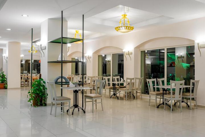 Dining 73 of 128