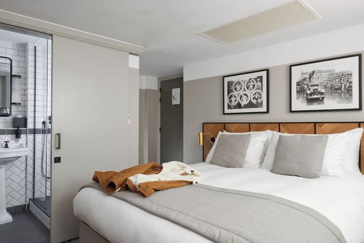 Room 32 of 55