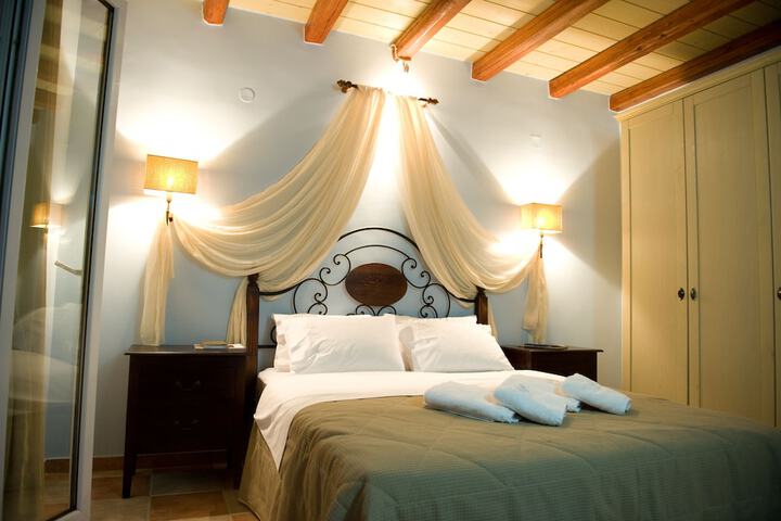 Room 6 of 75