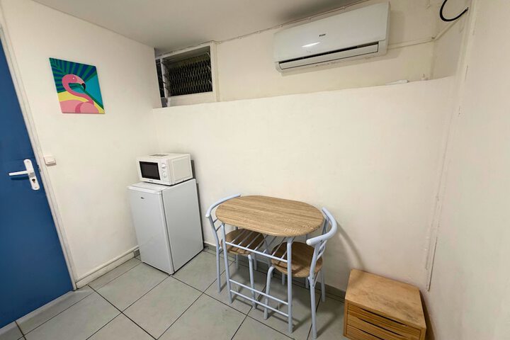 Room 10 of 33