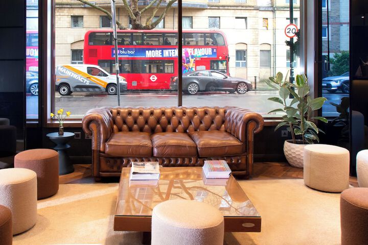 Lounge 75 of 92