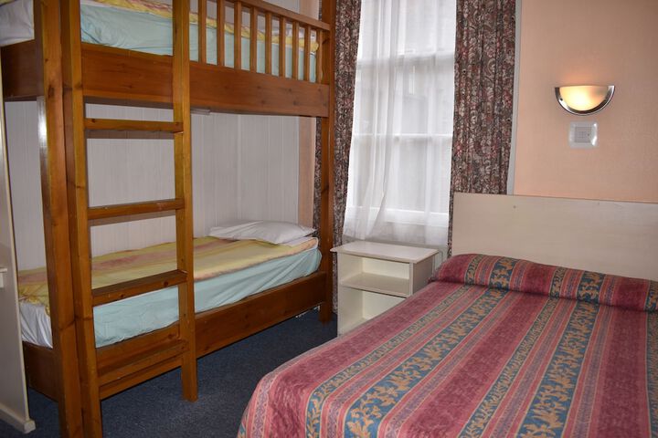 Room 17 of 40