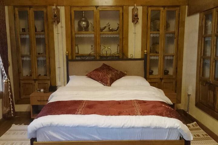 Room 4 of 23