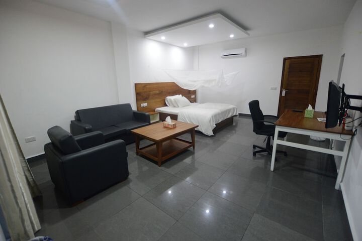 Room 5 of 84