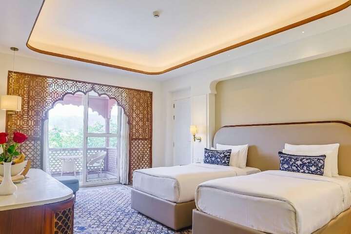 Room 42 of 170