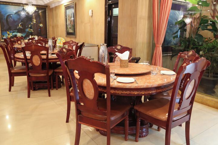 Dining 40 of 47