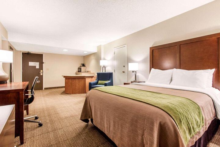 2 Queen Beds Accessible (7 of 10)